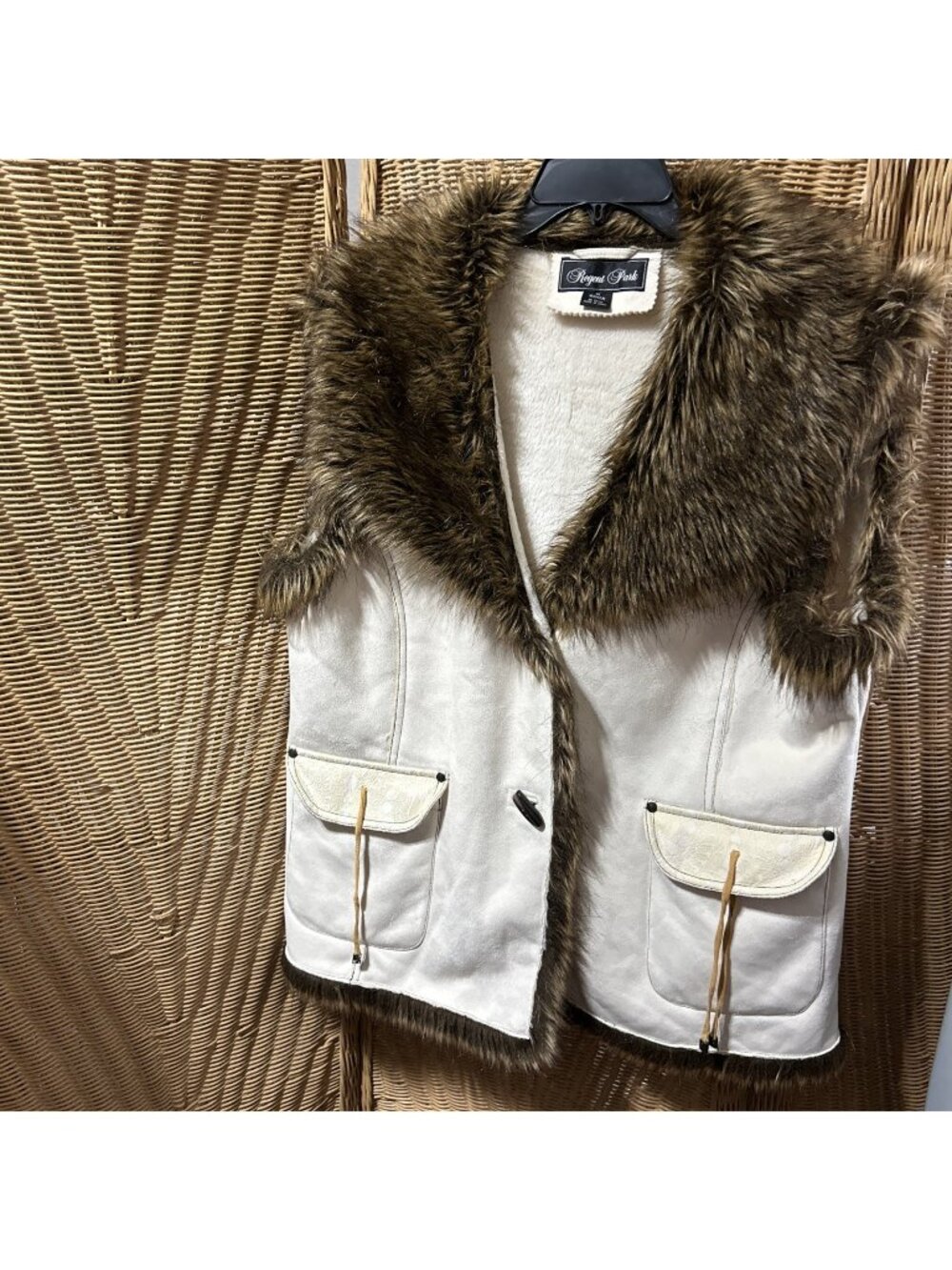 Regent Park Vintage Vest Faux Suede, Faux Fur Collar Ivory Cream Size 1X Boho